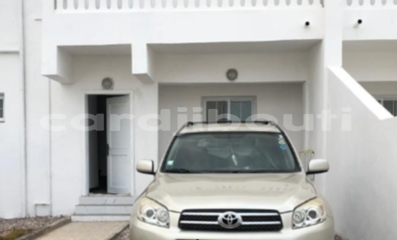 Acheter Occasion Voiture Toyota RAV4 Beige à Djibouti, Djibouti Region Acheter Occasion Voiture Toyota RAV4 Beige à Djibouti, Djibouti Region