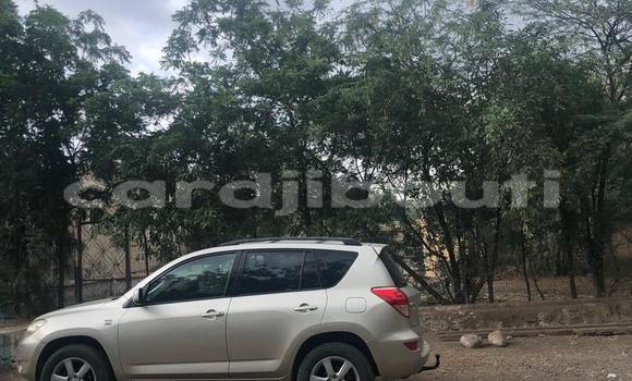 Acheter Occasion Voiture Toyota RAV4 Beige à Djibouti, Djibouti Region Acheter Occasion Voiture Toyota RAV4 Beige à Djibouti, Djibouti Region