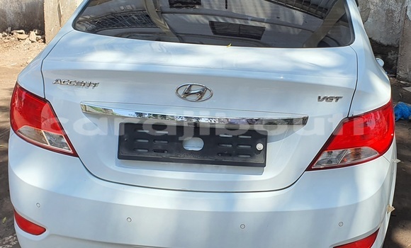 Acheter Neuf Voiture Hyundai Accent Blanc à Djibouti, Djibouti Region Acheter Neuf Voiture Hyundai Accent Blanc à Djibouti, Djibouti Region