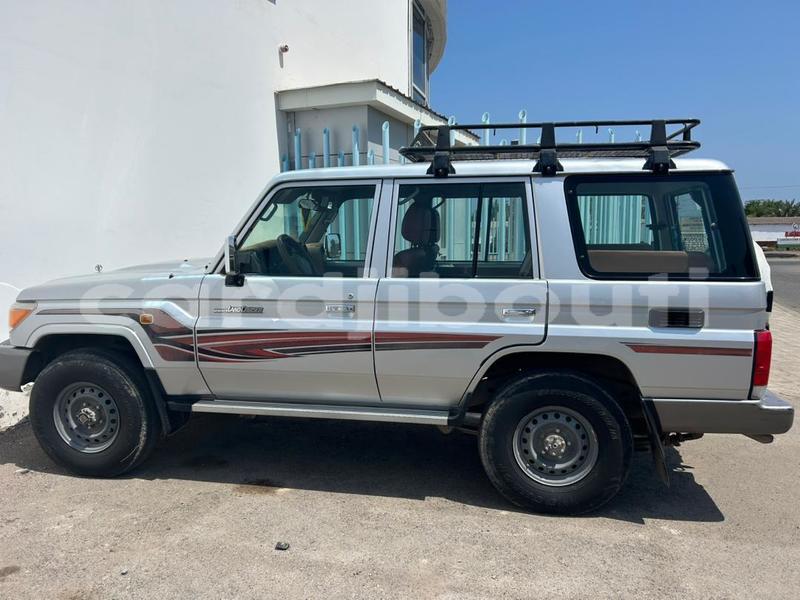 Big with watermark toyota land cruiser djibouti region djibouti 4497