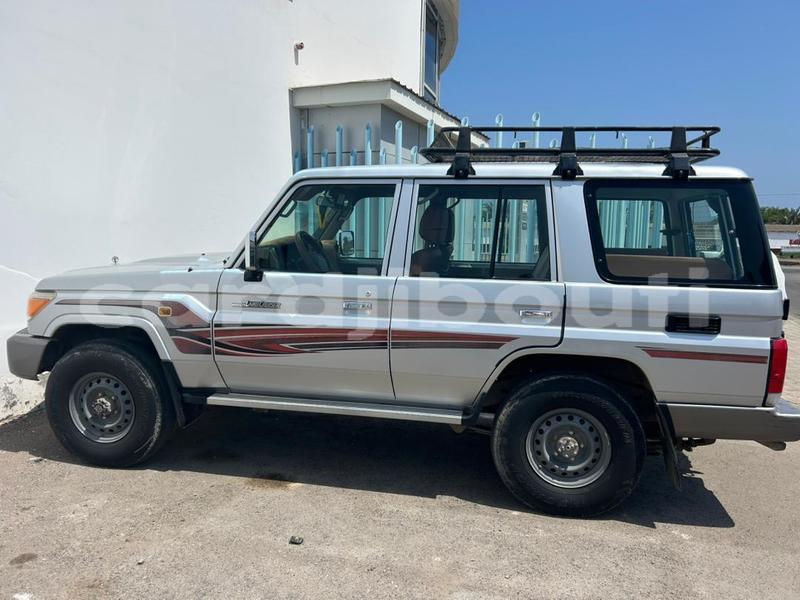 Big with watermark toyota land cruiser djibouti region djibouti 4497
