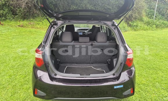 Acheter Occasion Voiture Toyota Vitz Noir à Djibouti, Djibouti Region Acheter Occasion Voiture Toyota Vitz Noir à Djibouti, Djibouti Region