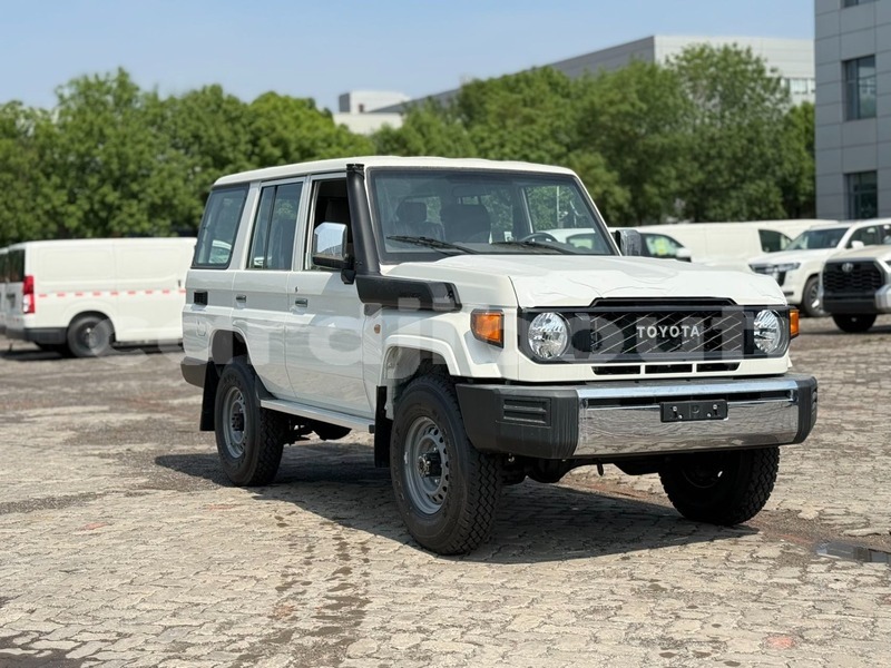 Big with watermark toyota land cruiser djibouti region djibouti 4540