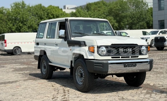 Buy Used Toyota Land Cruiser White Car in Djibouti in Djibouti Region
