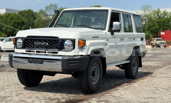 Acheter Occasion Voiture Toyota Land Cruiser Blanc à Djibouti, Djibouti Region Acheter Occasion Voiture Toyota Land Cruiser Blanc à Djibouti, Djibouti Region