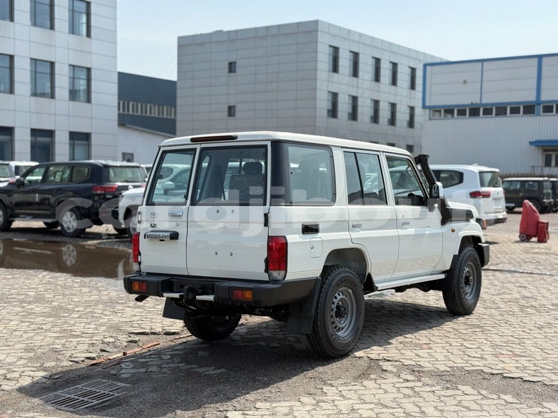 Big with watermark toyota land cruiser djibouti region djibouti 4540