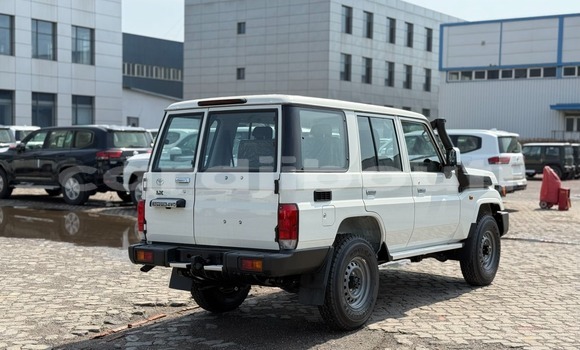 Acheter Occasion Voiture Toyota Land Cruiser Blanc à Djibouti, Djibouti Region Acheter Occasion Voiture Toyota Land Cruiser Blanc à Djibouti, Djibouti Region