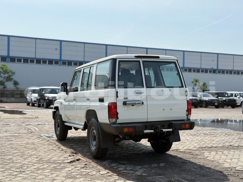 Big with watermark toyota land cruiser djibouti region djibouti 4540