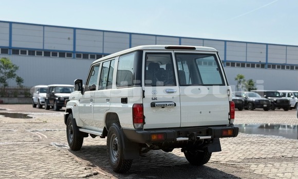 Acheter Occasion Voiture Toyota Land Cruiser Blanc à Djibouti, Djibouti Region Acheter Occasion Voiture Toyota Land Cruiser Blanc à Djibouti, Djibouti Region