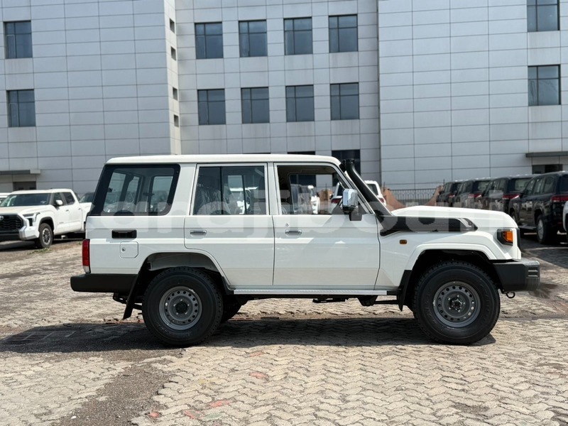 Big with watermark toyota land cruiser djibouti region djibouti 4540