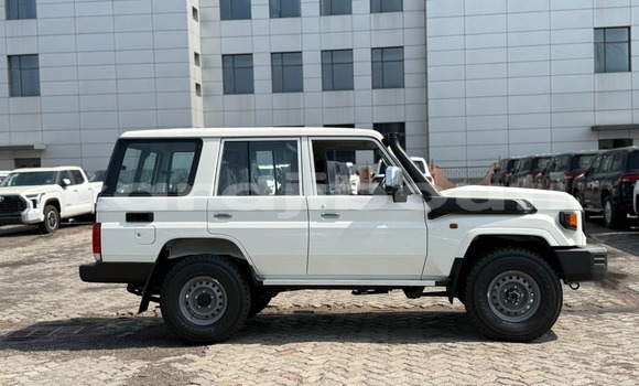 Acheter Occasion Voiture Toyota Land Cruiser Blanc à Djibouti, Djibouti Region Acheter Occasion Voiture Toyota Land Cruiser Blanc à Djibouti, Djibouti Region