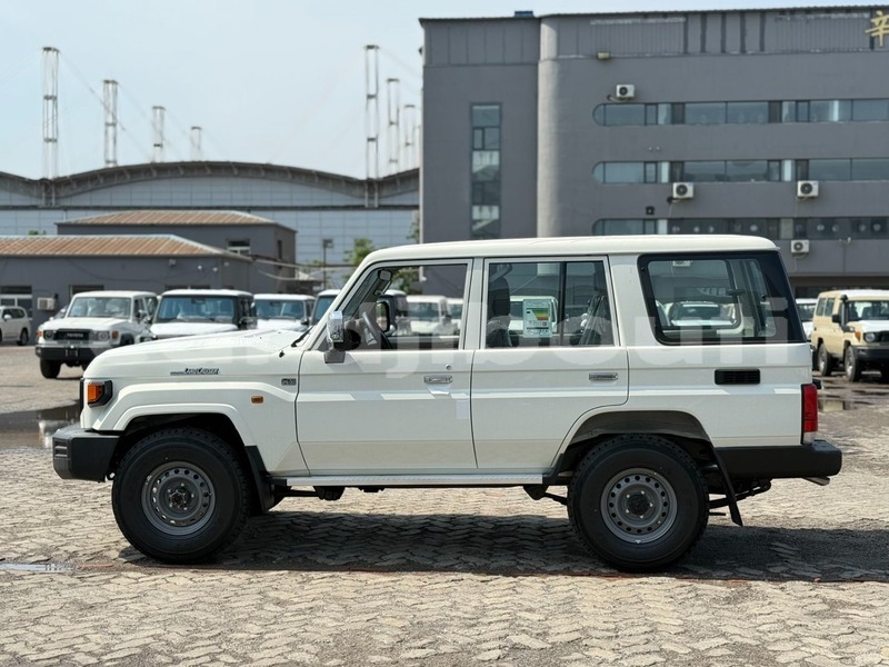 Big with watermark toyota land cruiser djibouti region djibouti 4540