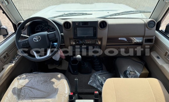 Acheter Occasion Voiture Toyota Land Cruiser Blanc à Djibouti, Djibouti Region Acheter Occasion Voiture Toyota Land Cruiser Blanc à Djibouti, Djibouti Region
