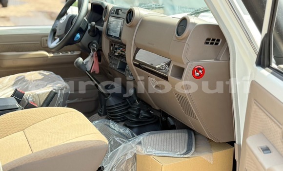 Acheter Occasion Voiture Toyota Land Cruiser Blanc à Djibouti, Djibouti Region Acheter Occasion Voiture Toyota Land Cruiser Blanc à Djibouti, Djibouti Region
