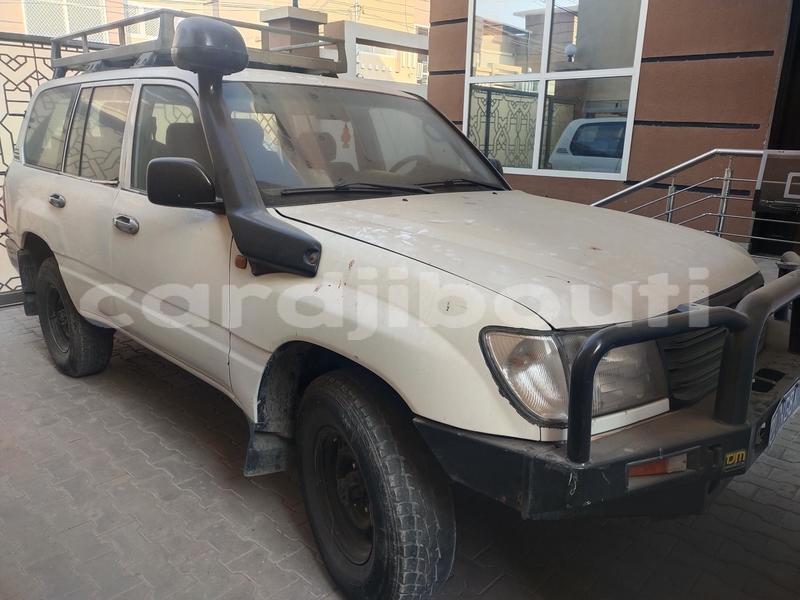 Big with watermark toyota land cruiser prado east africa djibouti city 4543