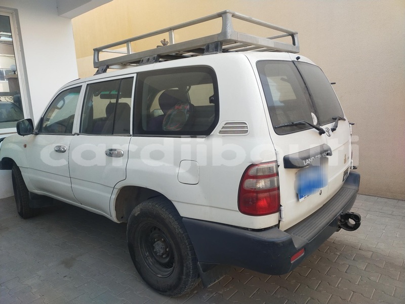 Big with watermark toyota land cruiser prado east africa djibouti city 4543
