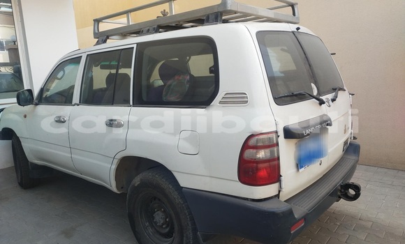 Acheter Occasion Voiture Toyota Land Cruiser Prado Blanc à Djibouti city, East africa Acheter Occasion Voiture Toyota Land Cruiser Prado Blanc à Djibouti city, East africa