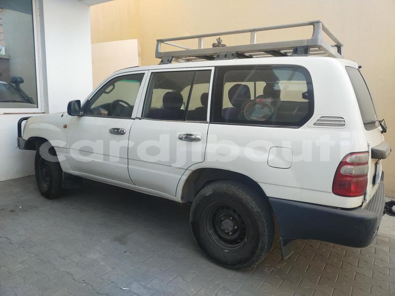 Big with watermark toyota land cruiser prado east africa djibouti city 4543