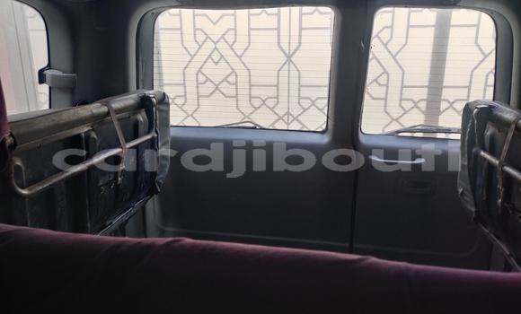 Acheter Occasion Voiture Toyota Land Cruiser Prado Blanc à Djibouti city, East africa Acheter Occasion Voiture Toyota Land Cruiser Prado Blanc à Djibouti city, East africa