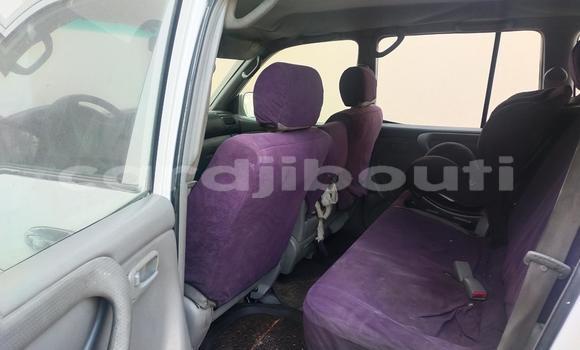 Acheter Occasion Voiture Toyota Land Cruiser Prado Blanc à Djibouti city, East africa Acheter Occasion Voiture Toyota Land Cruiser Prado Blanc à Djibouti city, East africa