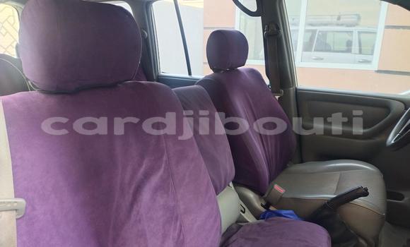 Acheter Occasion Voiture Toyota Land Cruiser Prado Blanc à Djibouti city, East africa Acheter Occasion Voiture Toyota Land Cruiser Prado Blanc à Djibouti city, East africa