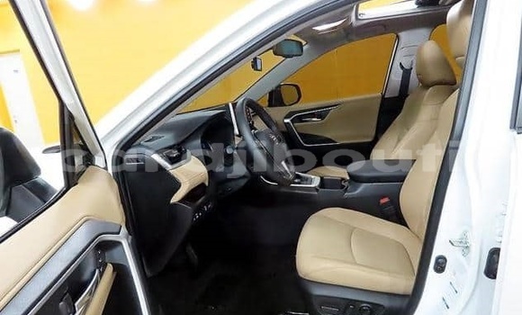 Acheter Occasion Voiture Toyota RAV4 Blanc à Djibouti, Djibouti Region Acheter Occasion Voiture Toyota RAV4 Blanc à Djibouti, Djibouti Region