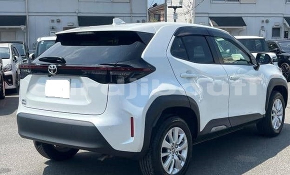 Buy Used Toyota Yaris White Car in Djibouti in Djibouti Region Buy Used Toyota Yaris White Car in Djibouti in Djibouti Region