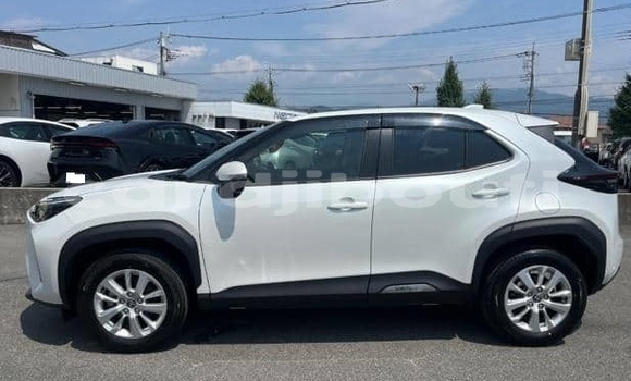 Buy Used Toyota Yaris White Car in Djibouti in Djibouti Region Buy Used Toyota Yaris White Car in Djibouti in Djibouti Region