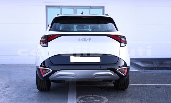 Buy Used Kia Sportage White Car in Djibouti city in East africa Buy Used Kia Sportage White Car in Djibouti city in East africa