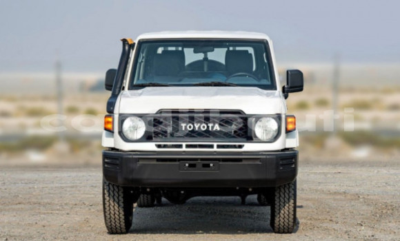 Buy Used Toyota Land Cruiser White Car in Djibouti in Djibouti Region Buy Used Toyota Land Cruiser White Car in Djibouti in Djibouti Region