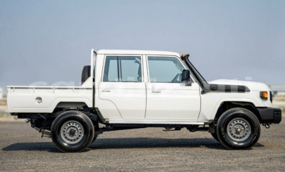 Buy Used Toyota Land Cruiser White Car in Djibouti in Djibouti Region Buy Used Toyota Land Cruiser White Car in Djibouti in Djibouti Region