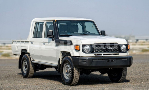 Buy Used Toyota Land Cruiser White Car in Djibouti in Djibouti Region Buy Used Toyota Land Cruiser White Car in Djibouti in Djibouti Region