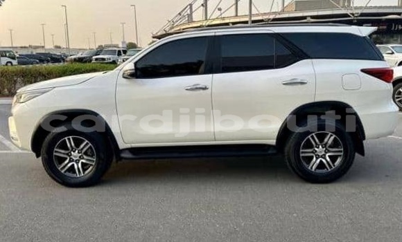 Acheter Occasion Voiture Toyota Fortuner Blanc à Djibouti, Djibouti Region Acheter Occasion Voiture Toyota Fortuner Blanc à Djibouti, Djibouti Region