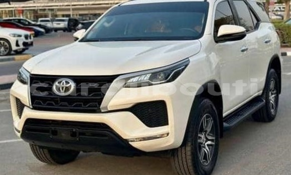 Acheter Occasion Voiture Toyota Fortuner Blanc à Djibouti, Djibouti Region Acheter Occasion Voiture Toyota Fortuner Blanc à Djibouti, Djibouti Region