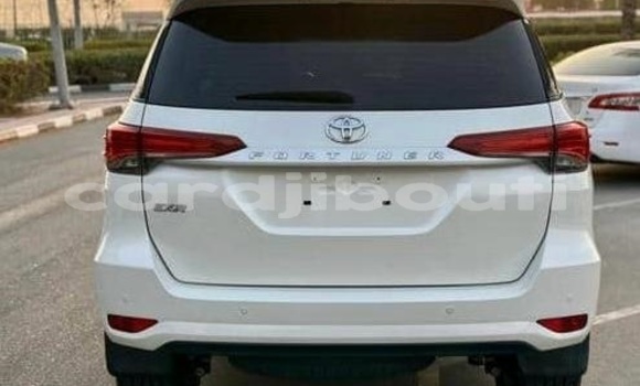 Acheter Occasion Voiture Toyota Fortuner Blanc à Djibouti, Djibouti Region Acheter Occasion Voiture Toyota Fortuner Blanc à Djibouti, Djibouti Region