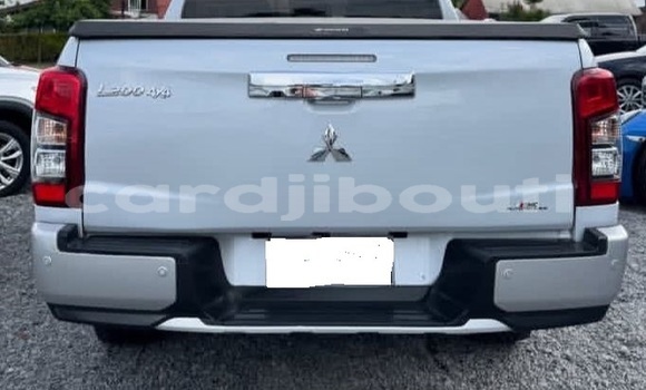 Buy Used Mitsubishi L200 White Car in Djibouti city in East africa Buy Used Mitsubishi L200 White Car in Djibouti city in East africa