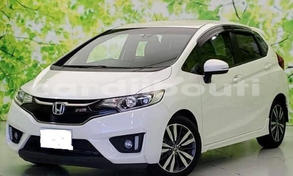 Acheter Occasion Voiture Honda FIT Blanc à Djibouti city, East africa