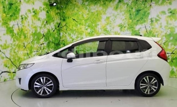 Buy Used Honda FIT White Car in Djibouti city in East africa Buy Used Honda FIT White Car in Djibouti city in East africa