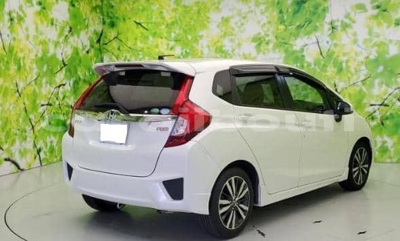 Buy Used Honda FIT White Car in Djibouti city in East africa Buy Used Honda FIT White Car in Djibouti city in East africa