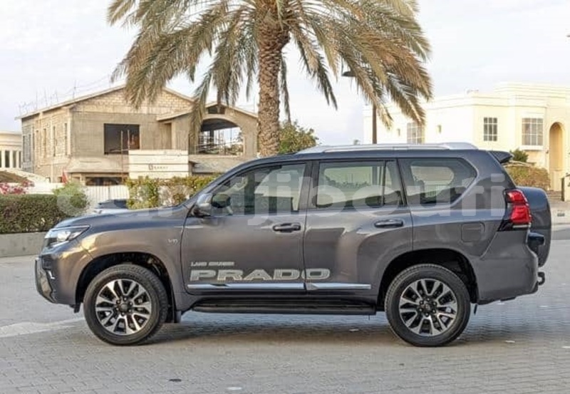 Big with watermark toyota land cruiser prado east africa djibouti city 4619