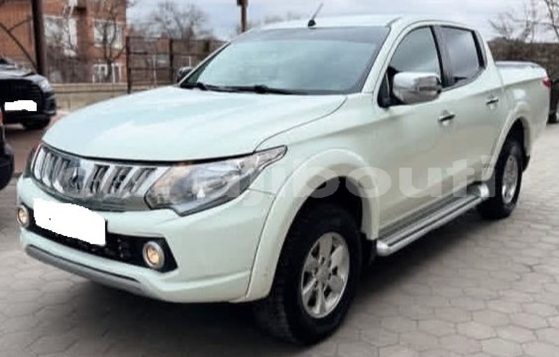 Big with watermark mitsubishi l200 east africa djibouti city 4622