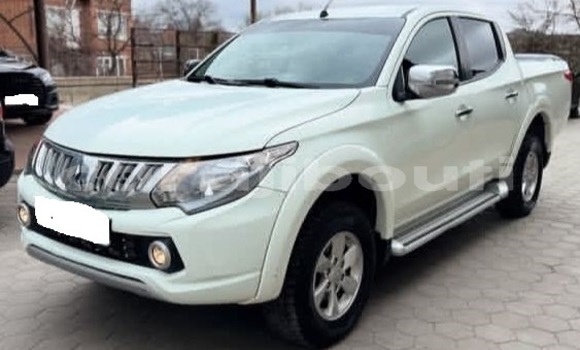 Acheter Occasion Voiture Mitsubishi L200 Blanc à Djibouti city, East africa Acheter Occasion Voiture Mitsubishi L200 Blanc à Djibouti city, East africa
