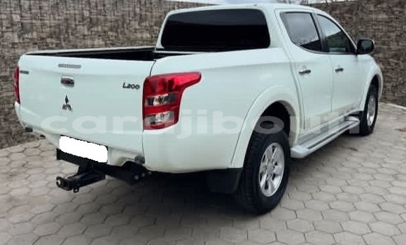 Acheter Occasion Voiture Mitsubishi L200 Blanc à Djibouti city, East africa Acheter Occasion Voiture Mitsubishi L200 Blanc à Djibouti city, East africa