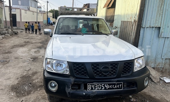 Acheter Occasion Voiture Nissan Patrol Blanc à Djibouti, Djibouti Region Acheter Occasion Voiture Nissan Patrol Blanc à Djibouti, Djibouti Region