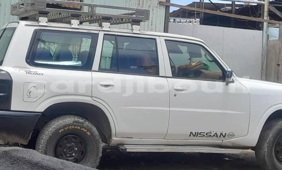 Acheter Occasion Voiture Nissan Patrol Blanc à Djibouti, Djibouti Region Acheter Occasion Voiture Nissan Patrol Blanc à Djibouti, Djibouti Region
