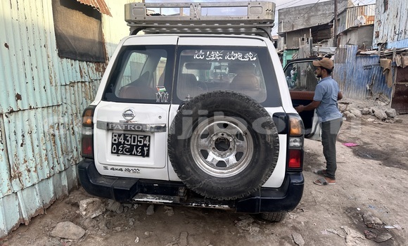 Acheter Occasion Voiture Nissan Patrol Blanc à Djibouti, Djibouti Region