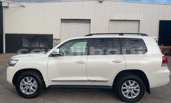 Acheter Occasion Voiture Toyota Land Cruiser Blanc à Djibouti city, East africa Acheter Occasion Voiture Toyota Land Cruiser Blanc à Djibouti city, East africa