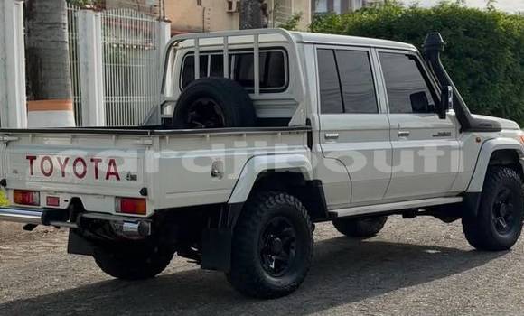 Acheter Occasion Voiture Toyota Land Cruiser Blanc à Djibouti, Djibouti Region Acheter Occasion Voiture Toyota Land Cruiser Blanc à Djibouti, Djibouti Region