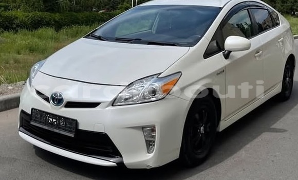 Acheter Occasion Voiture Toyota Prius Blanc à Djibouti city, East africa Acheter Occasion Voiture Toyota Prius Blanc à Djibouti city, East africa