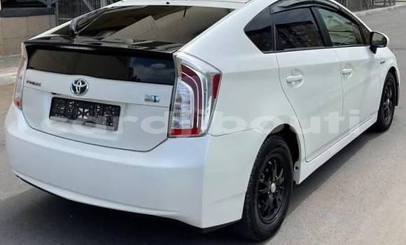 Acheter Occasion Voiture Toyota Prius Blanc à Djibouti city, East africa Acheter Occasion Voiture Toyota Prius Blanc à Djibouti city, East africa